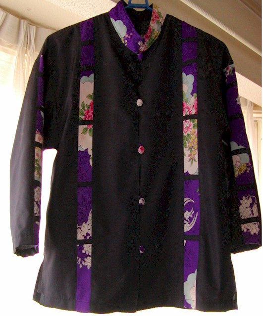 男物大島の着物で作りました。